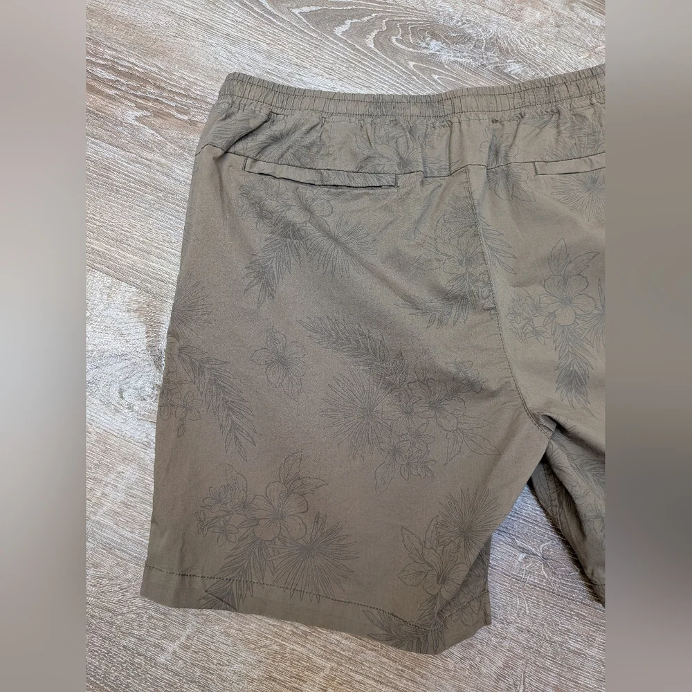 NEW Tommy Bahama Oceanside Hideaway Brown Floral Tea Leaf Shorts Size XXL